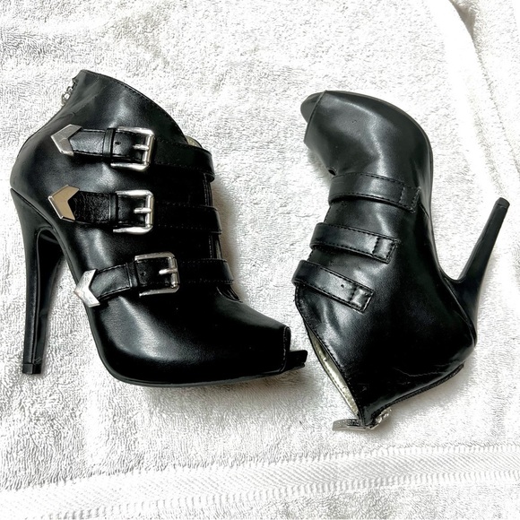 GUESS WgStella2 Y2K black leather buckle heeled booties size 5.5 - Picture 3 of 9